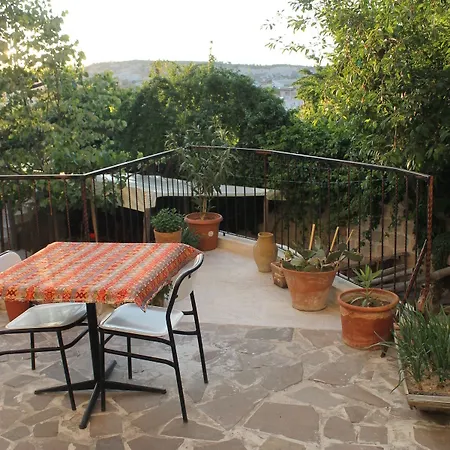 Yasin's Place Backpackers Cave Hotel 3*